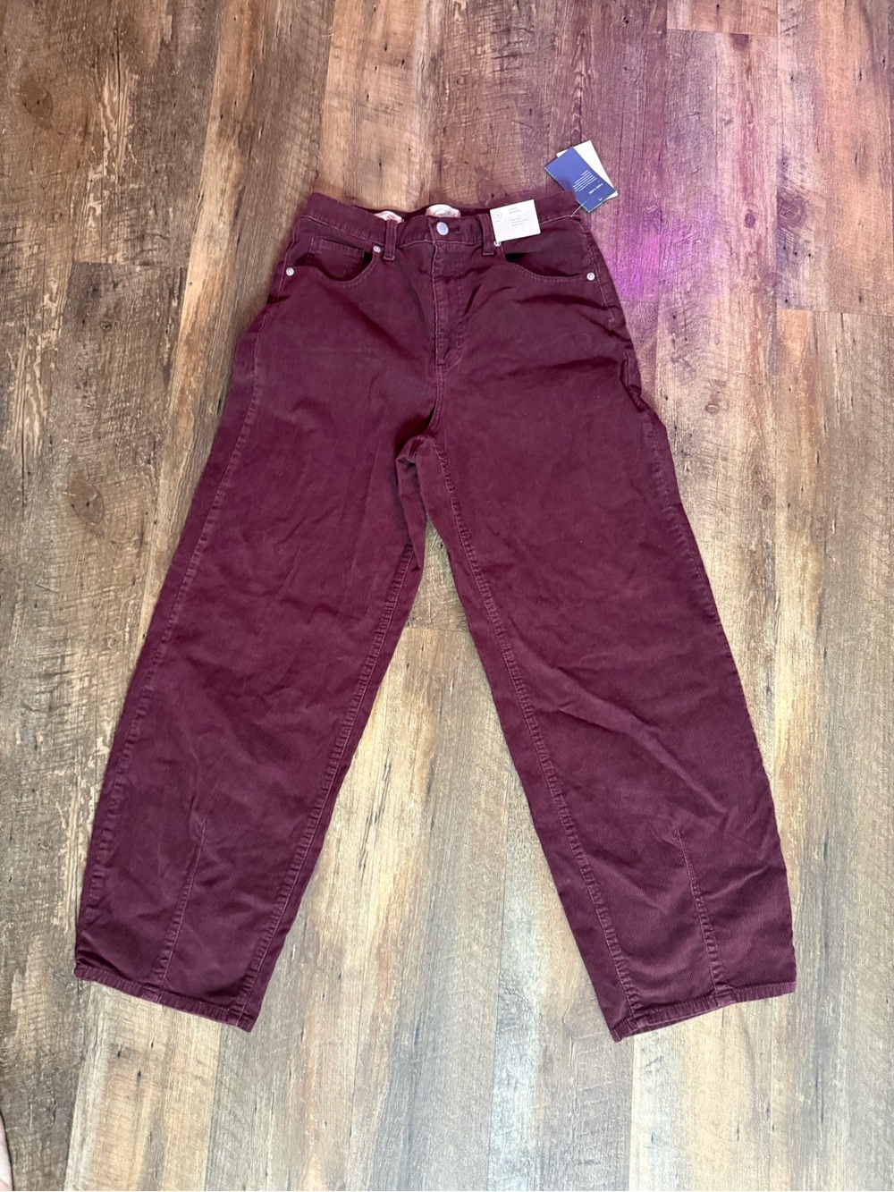 Universal Thread barrell leg Corduroy Pants in Burgundy